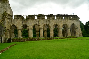 Buildwas apátság, egy középkori ciszterci kolostor Shropshire-ben, Angliában.