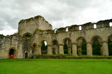 Buildwas apátság, egy középkori ciszterci kolostor Shropshire-ben, Angliában.