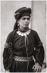Kurd hölgy legjobb jelmezében, Irak, 1925