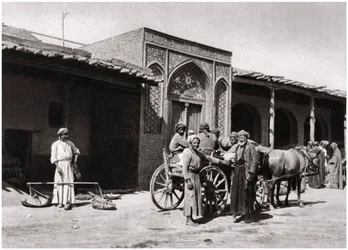 Mosolygó arcok, Irak, 1925