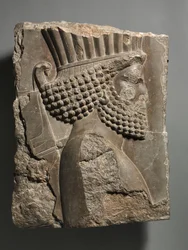Faldísz töredéke Xerxes palotájából, Perszepolisban: "Gárdista" a körmenetben, ie 486-465