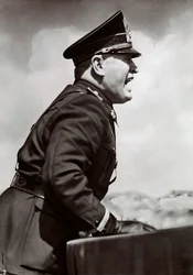Mussolini beszédet mond (f/w fotó)