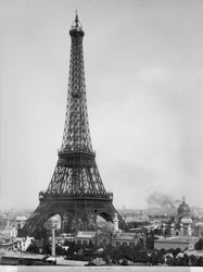 Az Eiffel-torony (1887-89), az 1889-es párizsi világkiállításon fényképezve, építész Gustave Eiffel (1832-1923)