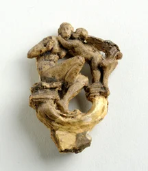 Maquette kulcs íjhoz, Ámor suttogásával egy ülő lánynak: három vázlat a központi csoport számára (gipsz)