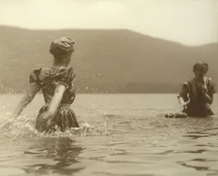 Emmy és Selma, Lake George, 1899.