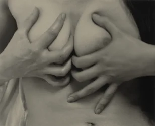 Georgia O’Keeffe – Kezek és mellek