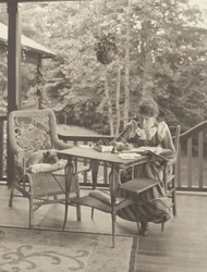 A verandán, Oaklawn, Lake George