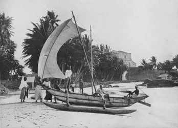 Outrigger horgászkenu a Mount Lavinia Sea Shore-nál, c1890, 1910