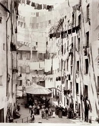 Kilátás a kis Piazza dei Tuogoli di Santa Brigida-ra, 1895 körül