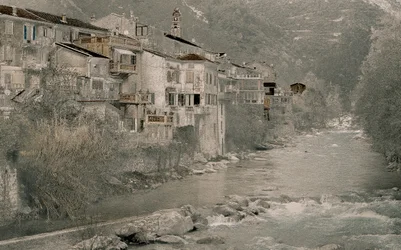 River Valley Near Soaorge, 2018 (kézzel átfestett fotó)