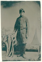 Charles H. Arnum, az 54. Massachusettsi Önkéntes Gyalogezred közlegénye, 1864 (nyomtatványos fénykép)
