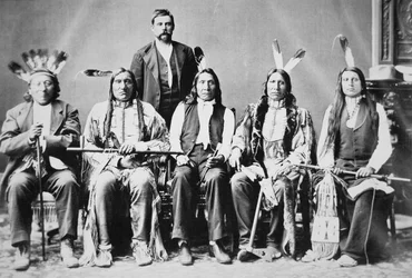 A sziú főnökök küldöttsége Red Cloud (1822-1909) vezetésével Washington D.C.-ben Ulysses S. Grant (1822-85) elnökhöz 1870-ben (f/w fotó)