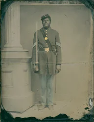 Henry F. Steward, őrmester az 54. Massachusettsi Önkéntes Gyalogezredben, 1863 (kézzel színezett negyedlemezes ambrotípia)