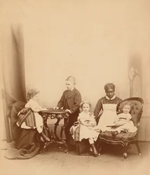 Női portré négy gyermekkel,1860-as évek (fotó)