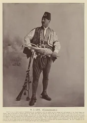 R J Levi, Konstantinápoly