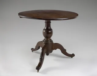 Középső táblázat, c. 1850-1870 (fekete dió)