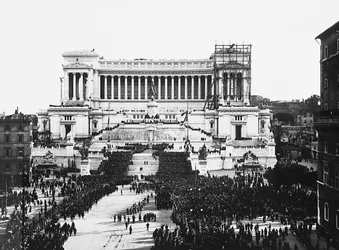 Fasiszta ünnepség az ismeretlen katonára emlékezve a római Altare della Patria (A haza oltára) előtt, 1922.11.04. (f/w fotó)
