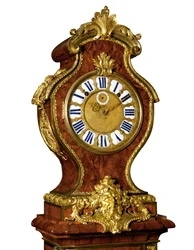 Részlet egy Regence negyed ütős szabályzójáról, Thuret mozgása, 1720 körül (ormolu-ra szerelve, Boulle sárgaréz berakású, kékre színezett kürt és királyfa) (lásd még: 469017)