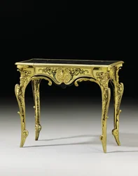 XIV. Lajos irodai szék, 1700 körül (ormolu, teknősbékahéj, ébenfa, sárgaréz és kékre festett kürt)