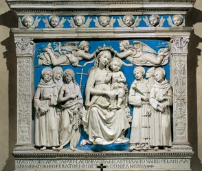 Madonna és gyermek a szentekkel, Andrea della Robbia (1435-1525), mázas cserép, Medici-kápolna, Santa Croce-templom, Firenze, Olaszország