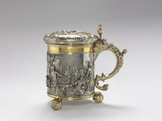 Tankard, 1600-as évek vége (vágott és varrott ezüst lepedő, repoussé és hajlított dísz, öntött fogantyú és lábak, részben aranyozott)
