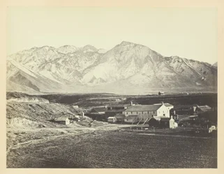 A Sziklás-hegység Wasatch-hegysége, Brigham Young gyapjúgyárai felől