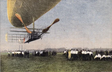 Compiegne-ből Londonba léghajóval: Bayard-Clement (Bayard Clement) leszállása Wormwood Scrubbsba. Metszés. A „Le petit parisien” című újság egyike 1910.10.30. Magángyűjtemény.