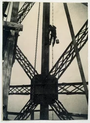 Festő az Eiffel-toronyról 1889-ben, Párizsban