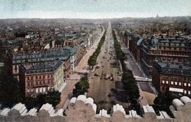 Párizs: az Avenue des Champs Elysees (Champs-Elysees) kilátása a Diadalívről, Place de l