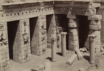 Medinet Habu: Kopt templom a Ramszesz III templom közepén