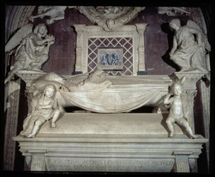 Portugália bíborosának sírja, részlet, 1460-6 márvány részlet 95657