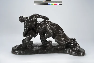 Harcba zárt férfi oroszlánkölyökkel (bronz)