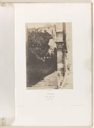 Oszlop a jeruzsálemi Szent Sír-templom udvarán Jeruzsálem. Szent Sír. Colonne du parvis (cím a tárgyon)
