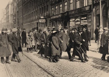 Lenin Stockholmban Ture Nermannel és Carl Lindhagennel 1917. április 13-án