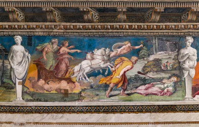 Procris a soha nem tévedő gerelytől, Cephalus feléje fut, Aurora és Titone pedig négy ló által húzott szekéren