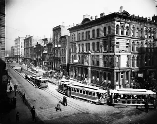 A LaSalle Street alagútból kilépő villamosok, Chicago, Illinois, USA, 1905 körül (f/w fotó)