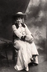 Decima Moore 1871-1964, angol színésznő, 1907