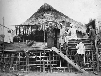 Hindu fakírok és egy bennszülött lakóhely, 1902