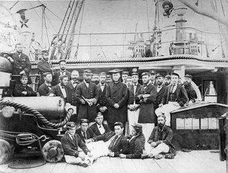 Tisztek a HMS Eclipse fedélzetén, 1888 körül