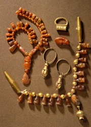 Ékszerek, kánaáni, Deir al-Balahból, Gázából, Kr.e. 14. század (arany és drágakövek)