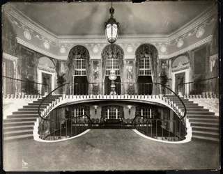 Dupla lépcsőház a Ritz-Carlton Hotelben, 1913 (ezüst zselatin nyomat)