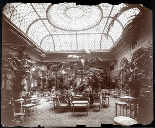 Társalgó a Plaza Hotelben, 1907 körül (ezüst zselatin nyomat)