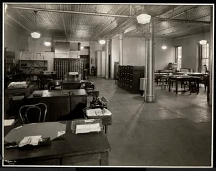 A Carolyn Laundry székhelye: 111 East 129th Street, East Harlem, New York, 1929 (ezüst zselatin nyomat)