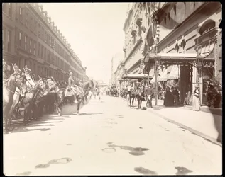 A kormányzó személyzete várja Li Hung Chang érkezését a Waldorf Astoria Hotelben, New York, 1896 (ezüst zselatinos nyomat)
