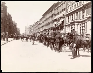 A kormányzó személyzete Li Hung Chang érkezésére vár a Waldorf Astoria Hotelben, 34th Street, New York, 1896 (ezüst zselatin nyomat)
