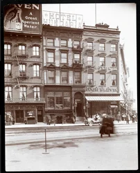 Kilátás a Hotel Hungaria és a Hotel Hugh Slevin épületére a Union Square East és a 14th Street-en, New York, 1905 (ezüst zselatin nyomat)