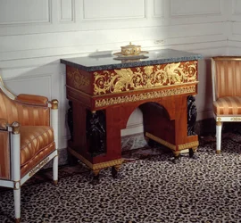 Furniture Premier Empire: Josephine de Beauharnais (1763-1814) impresszum irodája, amelyet Jacob testvérek (XIX. század) alakítottak ki Charles Percier és Pierre Fontaine rajzai alapján. 1800 Versailles, Nagy Trianon