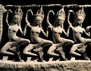 Hindu mitológia: az apszárák, nagyon fiatal és gyönyörű lények, akik Indra udvarában táncoltak