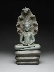 Buddha Muchalinda, 12. század vége – 13. század eleje (rézötvözet)