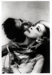 Martha Graham (1894-1991) és Bertram Ross (1920-2003) a "Visionary Recital" című előadásban, 1961. június 27. (zselatinos ezüstnyomat)